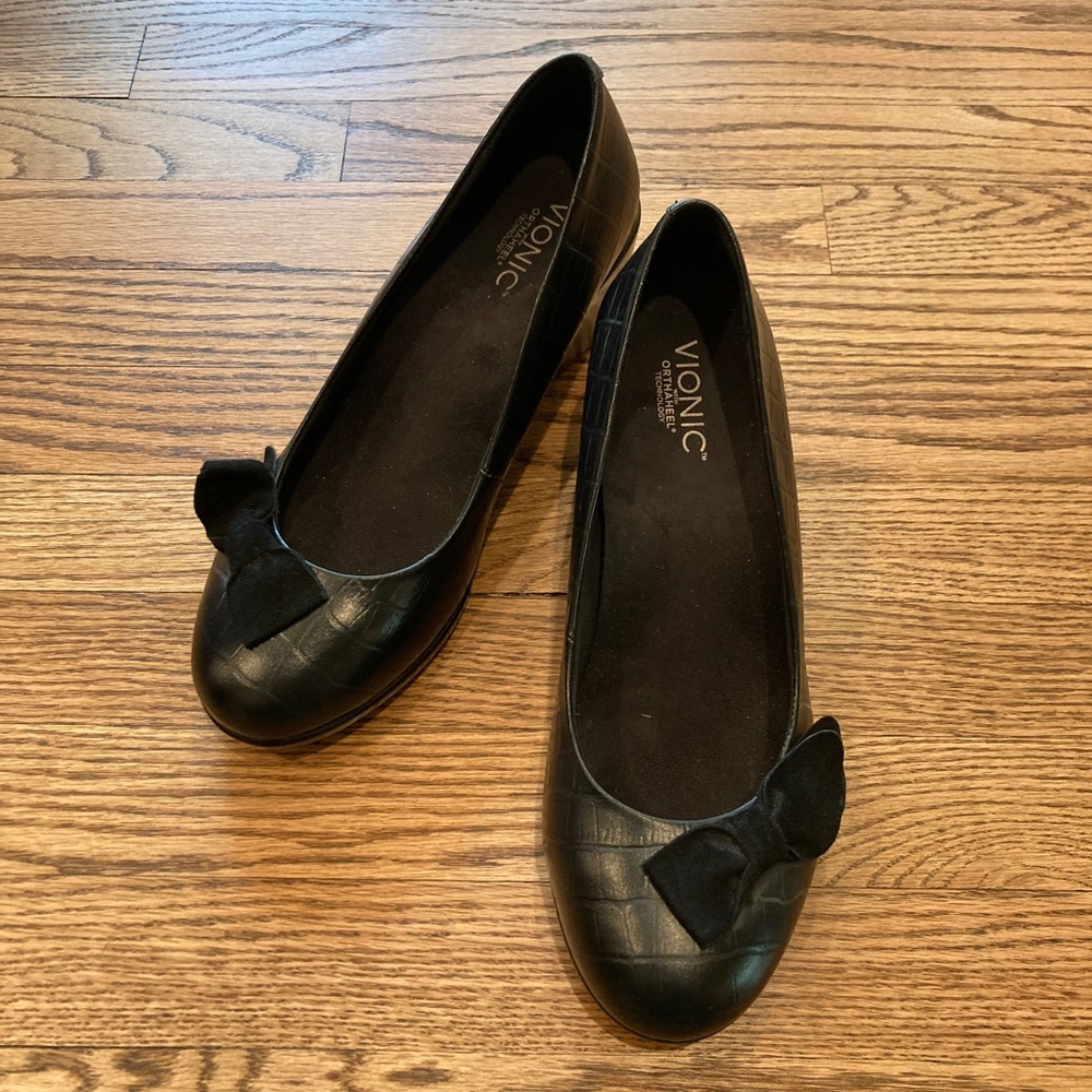 Vionic Black Wedge Heels